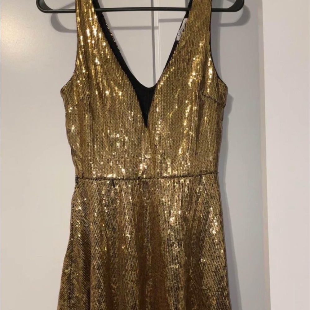 Gold sparkly homecoming/formal dress